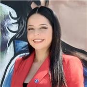 Professeure bilingue avec expérience dans l'enseignement de français langue étrangère pour tous les niveaux